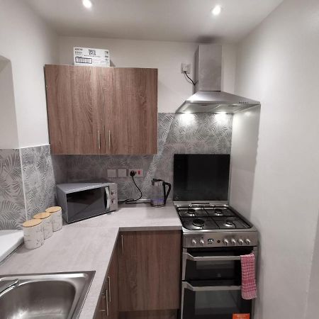 Three Bedroom Modern Apartment By Luton Airport And Luton Station エクステリア 写真