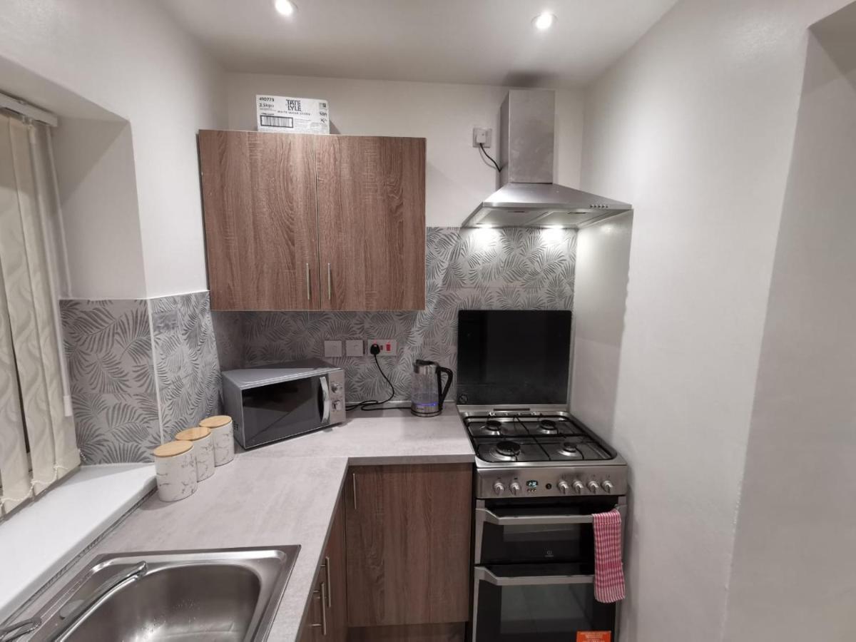 Three Bedroom Modern Apartment By Luton Airport And Luton Station エクステリア 写真
